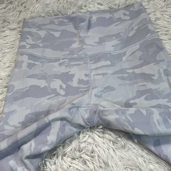 Lululemon Wunder Under Short 10" *Ribbed Incognito Camo Jacquard Alpine White - Picture 2 of 6